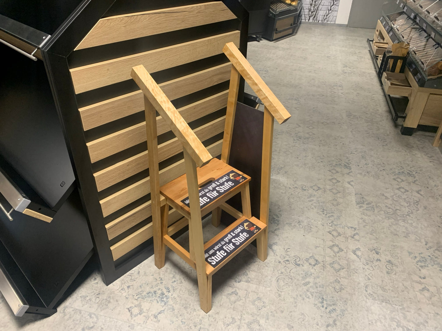 Kindertreppe  mit Beklebung